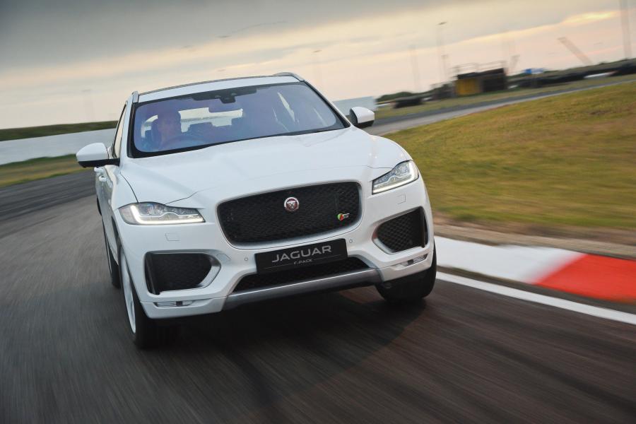  Jaguar F-Pace S 30d AWD 2016 года  (ZA) (фото 6 из 27)
